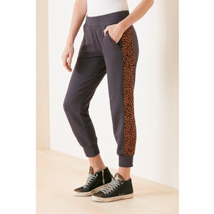 MONROW Evereve NWT Leopard Sporty Gray Jogger // XS